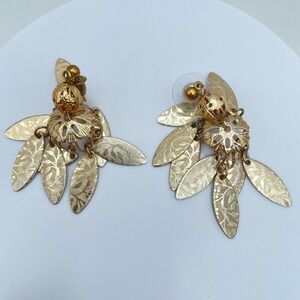 Vintage 90s Filigree‎ Textured Leaf Dangle Stud Earrings Gold Tone Jewelry